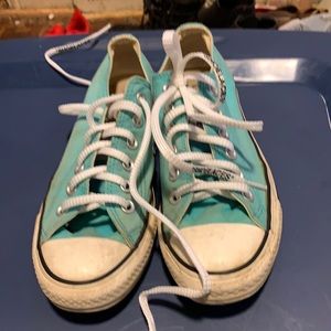 converse sneakers woman size 7